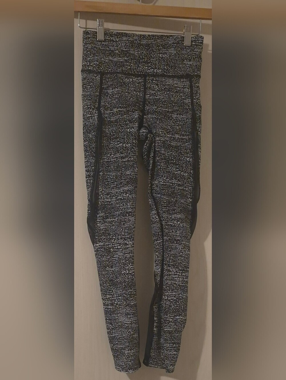 Lululemon Pace Perfect 7/8 Tight 25" | Air Time White Black / Black | Size 4